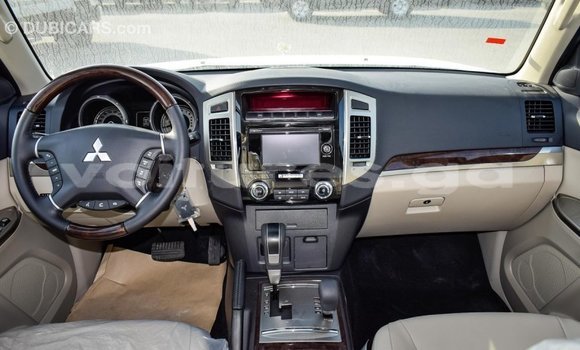 Acheter Import Voiture Mitsubishi Pajero Blanc à Import - Dubai, Estuaire Acheter Import Voiture Mitsubishi Pajero Blanc à Import - Dubai, Estuaire