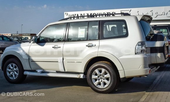 Acheter Import Voiture Mitsubishi Pajero Blanc à Import - Dubai, Estuaire Acheter Import Voiture Mitsubishi Pajero Blanc à Import - Dubai, Estuaire