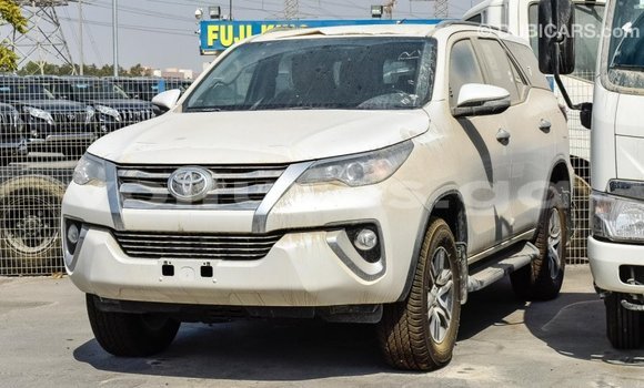 Acheter Import Voiture Toyota Fortuner Blanc à Import - Dubai, Estuaire Acheter Import Voiture Toyota Fortuner Blanc à Import - Dubai, Estuaire