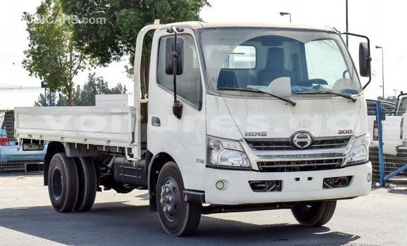 Acheter Import Utilitaire Hino 300 Series Blanc à Import - Dubai, Estuaire Acheter Import Utilitaire Hino 300 Series Blanc à Import - Dubai, Estuaire