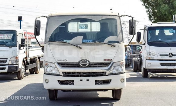 Acheter Import Utilitaire Hino 300 Series Blanc à Import - Dubai, Estuaire Acheter Import Utilitaire Hino 300 Series Blanc à Import - Dubai, Estuaire