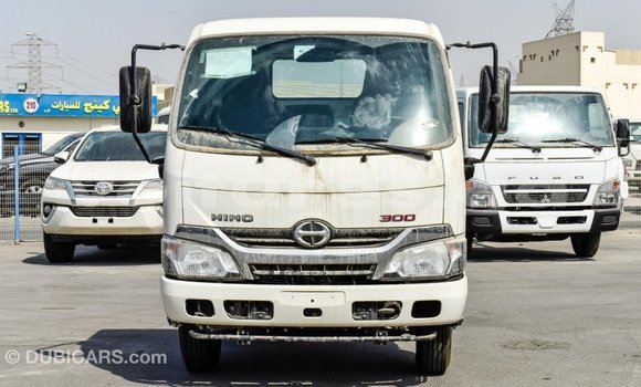 Acheter Import Utilitaire Hino 300 Series Blanc à Import - Dubai, Estuaire Acheter Import Utilitaire Hino 300 Series Blanc à Import - Dubai, Estuaire