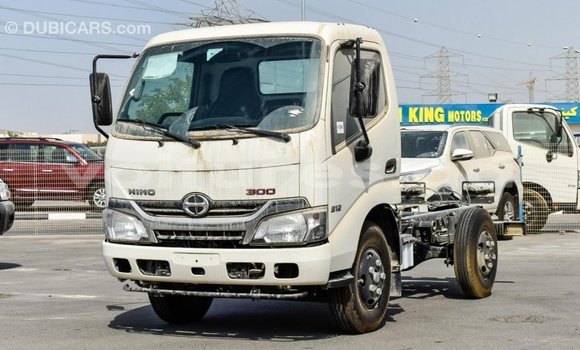 Acheter Import Utilitaire Hino 300 Series Blanc à Import - Dubai, Estuaire Acheter Import Utilitaire Hino 300 Series Blanc à Import - Dubai, Estuaire