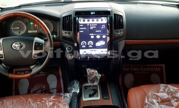 Sayi Imported Toyota Land Cruiser White Mota in Import - Dubai a estuary Sayi Imported Toyota Land Cruiser White Mota in Import - Dubai a estuary