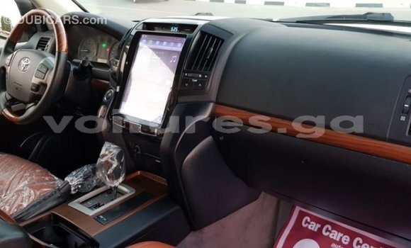 Sayi Imported Toyota Land Cruiser White Mota in Import - Dubai a estuary Sayi Imported Toyota Land Cruiser White Mota in Import - Dubai a estuary