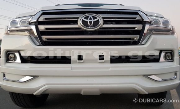 Sayi Imported Toyota Land Cruiser White Mota in Import - Dubai a estuary Sayi Imported Toyota Land Cruiser White Mota in Import - Dubai a estuary