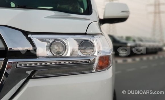 Sayi Imported Toyota Land Cruiser White Mota in Import - Dubai a estuary Sayi Imported Toyota Land Cruiser White Mota in Import - Dubai a estuary