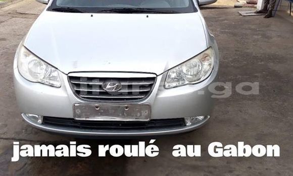 Sayi Na hannu Hyundai Avante Azurfa Mota in Libreville a estuary Sayi Na hannu Hyundai Avante Azurfa Mota in Libreville a estuary