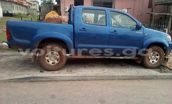 Sayi Na hannu Toyota Hilux White Mota in Libreville a estuary Sayi Na hannu Toyota Hilux White Mota in Libreville a estuary