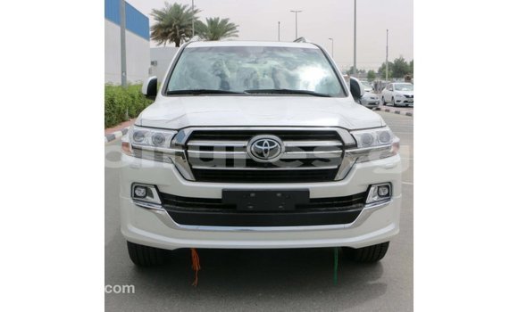 Acheter Import Voiture Toyota Land Cruiser Blanc à Import - Dubai, Estuaire Acheter Import Voiture Toyota Land Cruiser Blanc à Import - Dubai, Estuaire