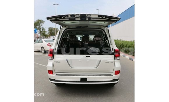 Acheter Import Voiture Toyota Land Cruiser Blanc à Import - Dubai, Estuaire Acheter Import Voiture Toyota Land Cruiser Blanc à Import - Dubai, Estuaire
