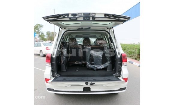 Acheter Import Voiture Toyota Land Cruiser Blanc à Import - Dubai, Estuaire Acheter Import Voiture Toyota Land Cruiser Blanc à Import - Dubai, Estuaire