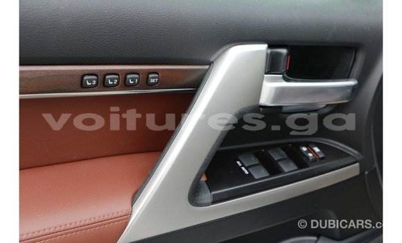 Acheter Import Voiture Toyota Land Cruiser Blanc à Import - Dubai, Estuaire Acheter Import Voiture Toyota Land Cruiser Blanc à Import - Dubai, Estuaire