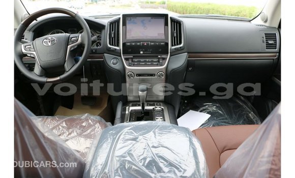 Acheter Import Voiture Toyota Land Cruiser Blanc à Import - Dubai, Estuaire Acheter Import Voiture Toyota Land Cruiser Blanc à Import - Dubai, Estuaire
