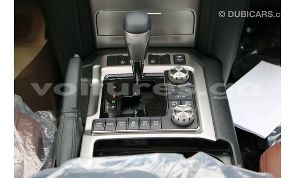 Acheter Import Voiture Toyota Land Cruiser Blanc à Import - Dubai, Estuaire Acheter Import Voiture Toyota Land Cruiser Blanc à Import - Dubai, Estuaire