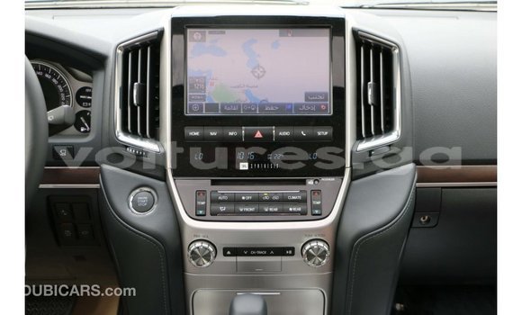 Acheter Import Voiture Toyota Land Cruiser Blanc à Import - Dubai, Estuaire Acheter Import Voiture Toyota Land Cruiser Blanc à Import - Dubai, Estuaire