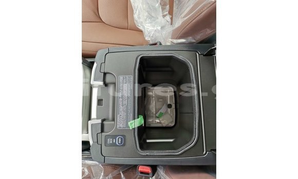 Acheter Import Voiture Toyota Land Cruiser Blanc à Import - Dubai, Estuaire Acheter Import Voiture Toyota Land Cruiser Blanc à Import - Dubai, Estuaire