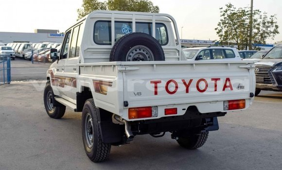 Acheter Import Voiture Toyota Land Cruiser Blanc à Import - Dubai, Estuaire Acheter Import Voiture Toyota Land Cruiser Blanc à Import - Dubai, Estuaire
