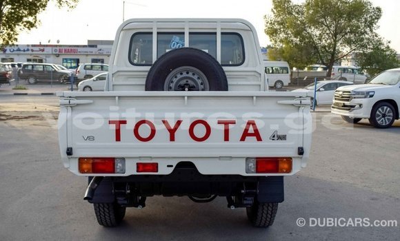 Acheter Import Voiture Toyota Land Cruiser Blanc à Import - Dubai, Estuaire Acheter Import Voiture Toyota Land Cruiser Blanc à Import - Dubai, Estuaire