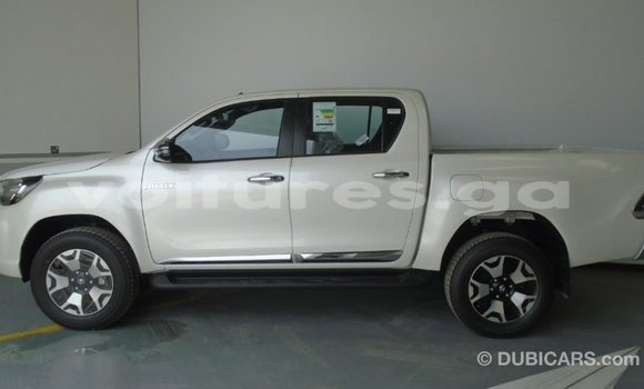 Sayi Imported Toyota Hilux White Mota in Import - Dubai a estuary Sayi Imported Toyota Hilux White Mota in Import - Dubai a estuary